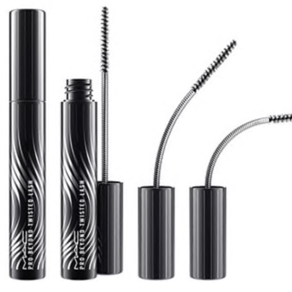 MAC pro beyond twisted lash mascara twisted black